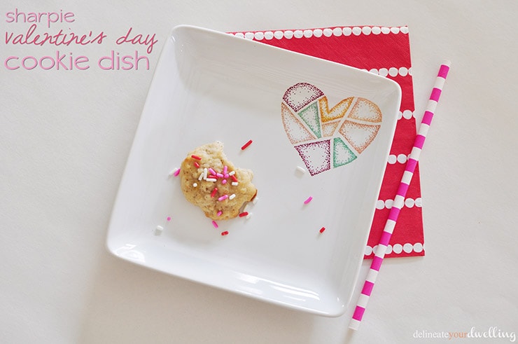 Sharpie Valentine's Day Cookie Dish, Delineateyourdwelling.com