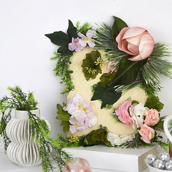 Flower Ampersand Sign