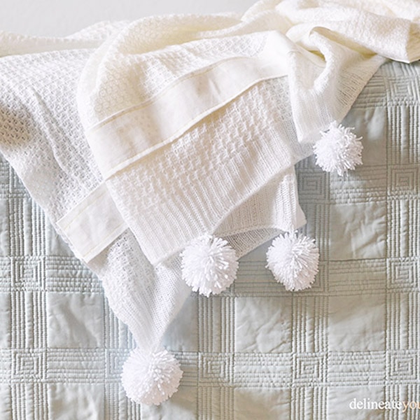 1-DIY pom blanket