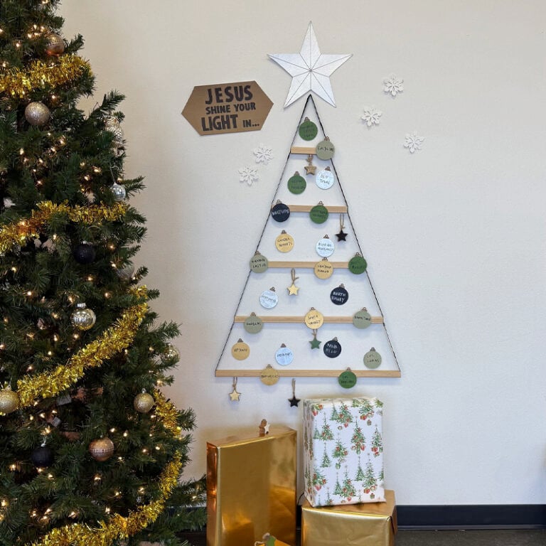 1- Shine Your Light - Christmas Wall setup
