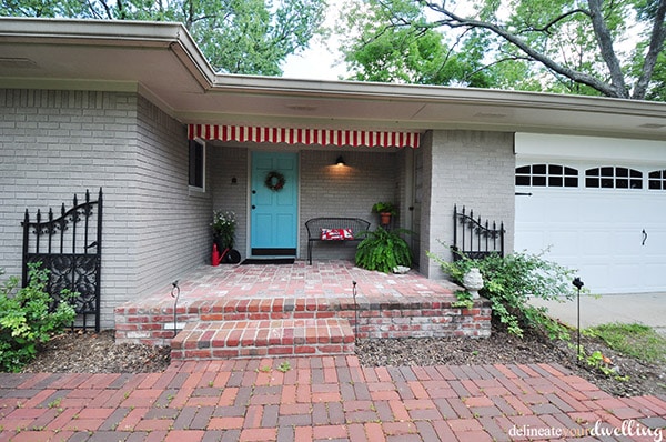 Be inspired by this Adorable Midwest Front Patio Open House! delineateyourdwelling.com #Midwestfrontpatio