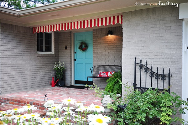 Be inspired by this Adorable Midwest Front Patio Open House! delineateyourdwelling.com #Midwestfrontpatio