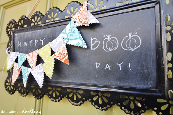 Learn to create this DIY Halloween door sign! Delineate Your Dwelling #fallcurbappeal