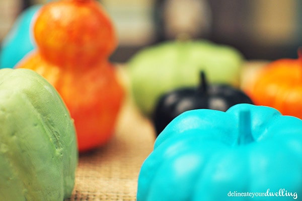 See how to make Kid Friendly Colored Pumpkins this fall and autumn season! Delineate Your Dwelling #pumpkindecor #kidfriendlyfall