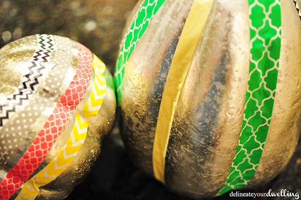 See how to create Washi Tape Pumpkins, a quick pumpkin craft ever! Delineate Your Dwelling