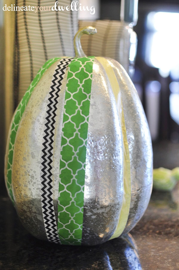 See how to create Washi Tape Pumpkins, a quick pumpkin craft ever! Delineate Your Dwelling