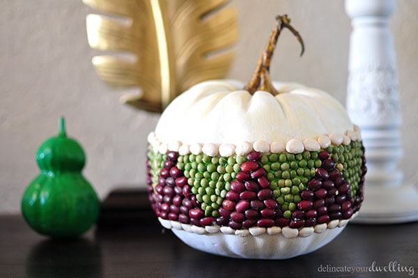 Fall Home Entryway, Delineate Your Dwelling #emeraldgreen #gold #white #pumpkin