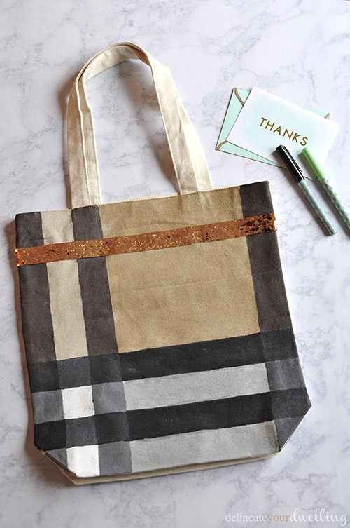 Learn how to make a simple Burberry Inspired Canvas Tote Bag! The perfect inexpensive DIY craft to replace a Burberry canvas weekend tote bag. Delineate Your Dwelling #Burberrytote #Canvastote