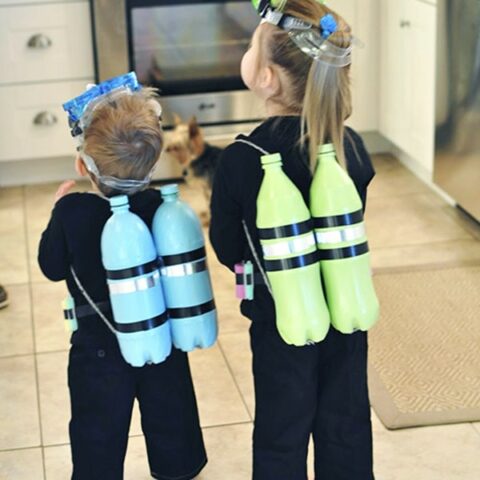 Easy to make and very inexpensive DIY Scuba Diver Halloween Costumes, Delineate Your Dwelling #halloweencostume #DIYcostume