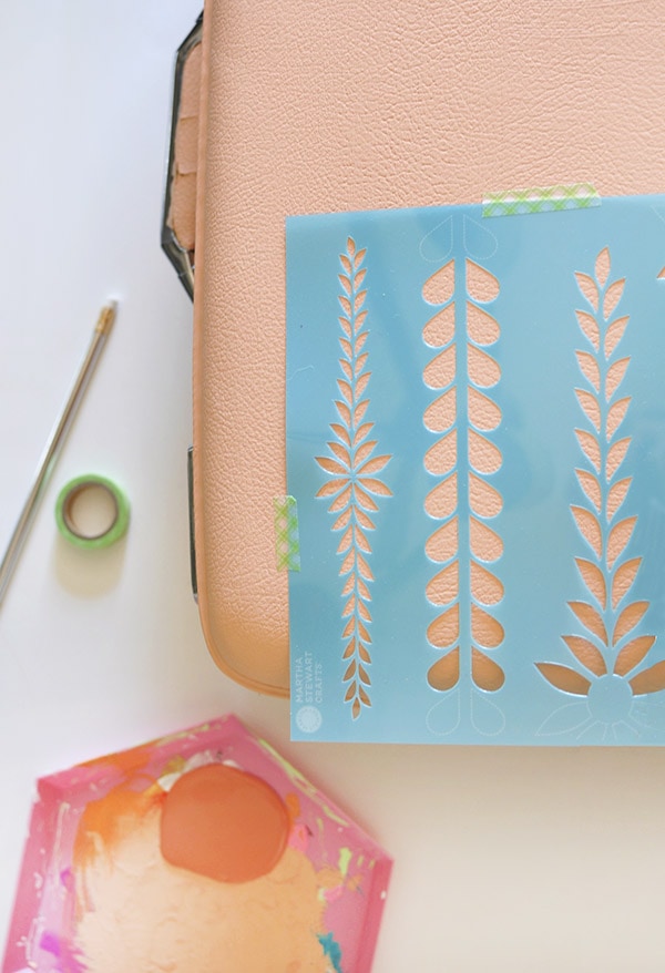 How to create Easy Painted Luggage