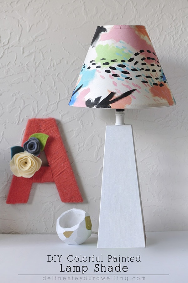 Give an old lamp shade a completely new look with minimal cost at all. Learn how to make a painted DIY Lampshade for your home! Delineate Your Dwelling #DIYPaintLampshade #paintlampshade #lampshadepaint