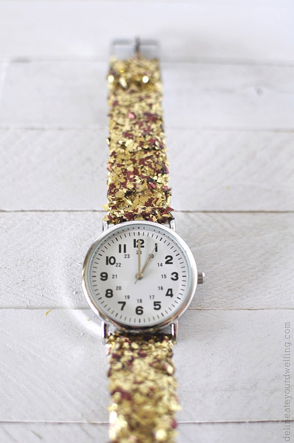 Learn how to make an Easy DIY Glitter Watch.  It is the perfect simple craft project you can make for a gift idea or just a fun night on the town. Delineate Your Dwelling #DIYwatch #glitterwatch