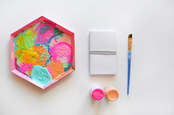 Learn how to create a simple colorful DIY Painted Notebook edge! This is a fun DIY craft project for children and adults alike.  Check out all the ways it brightens up any old notebook or notepad. Delineate Your Dwelling #DIYpaintednotebook #AcrylicPaintNotebook #paintednotebook
