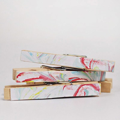 1 DIY Marbled Clothes Pins
