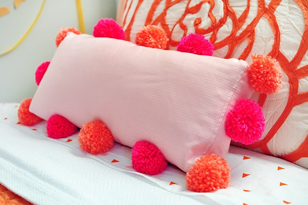 DIY Pom Pom Pillow bed