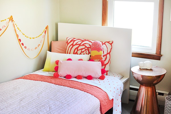 Even if you live in a Rental House, you can still make your home beautiful with a fun bedroom design! Check out how to Personalize a Little Girl's Bedroom with fun simple ideas. Delineate Your Dwelling #rentalhouse #littlegirlsbedroom #rentalbedroom #girlroom