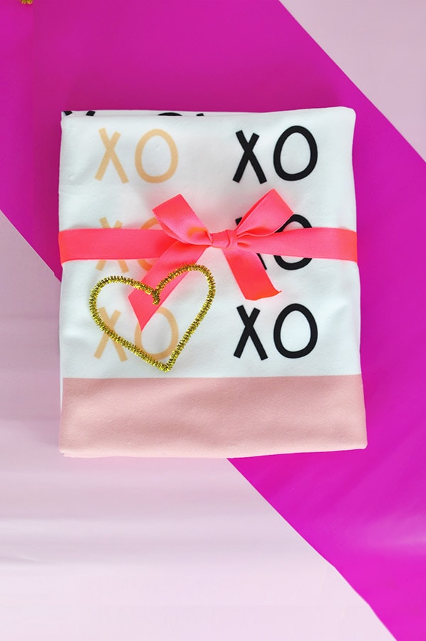 Custom Valentine's XO Blanket, Delineateyourdwelling.com