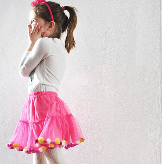 How to make a No Sew Pom Pom Party Skirt