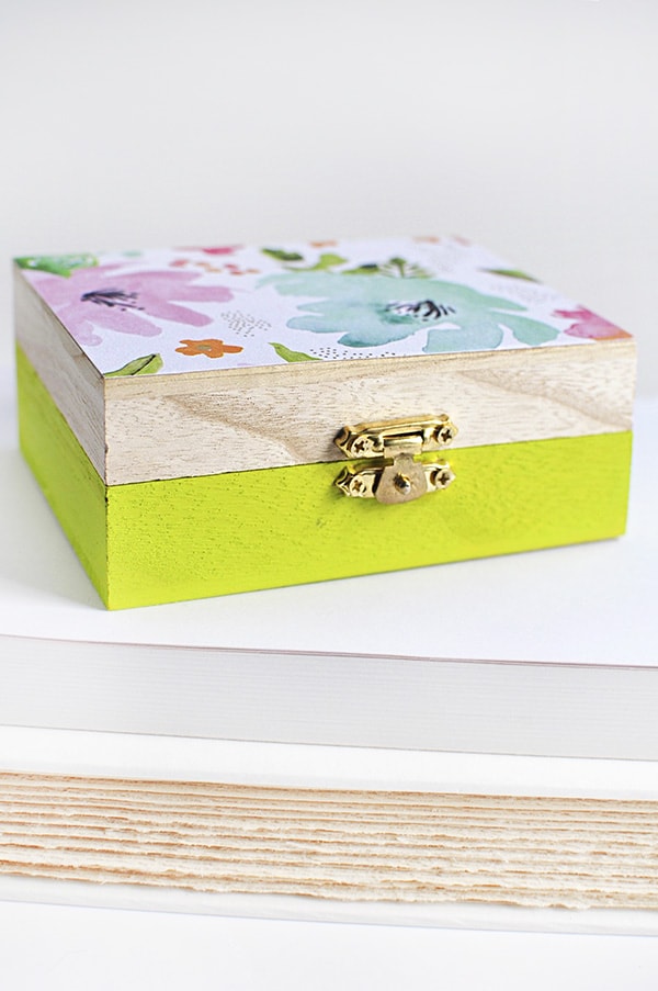 Learn how to create a DIY floral painted wooden box using whimsical scrapbook paper! A simple statement piece for any room in your home. Delineate Your Dwelling #paintedbox #scrapbookpaperbox