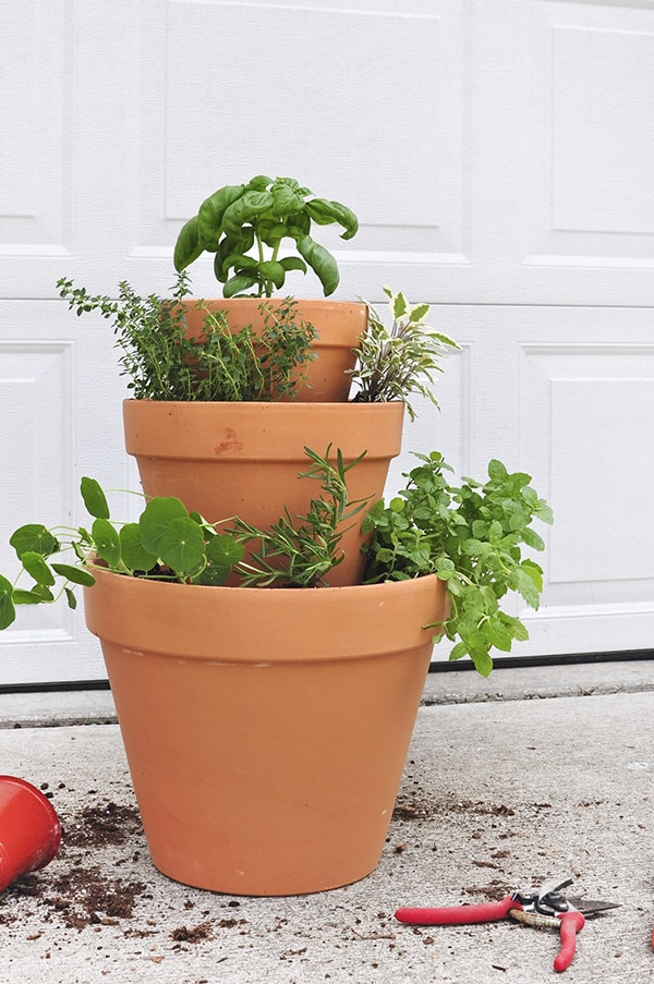 DIY Stacked Herb Garden, Delineate Your Dwelling