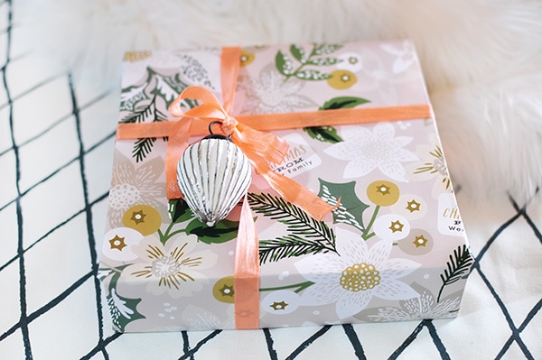 Bringing the Color with Gift Wrap this holiday! Delineate Your Dwelling