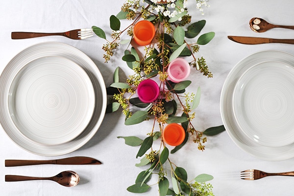 Minimal Thanksgiving Table Decoration, Delineate Your Dwelling