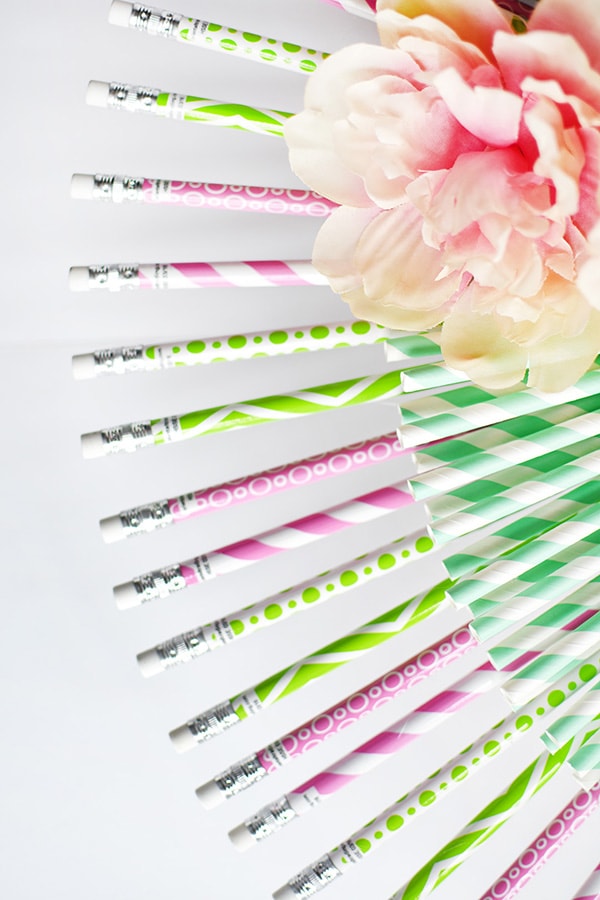 Simple and Colorful Spring Wreath, Delineate Your Dwelling