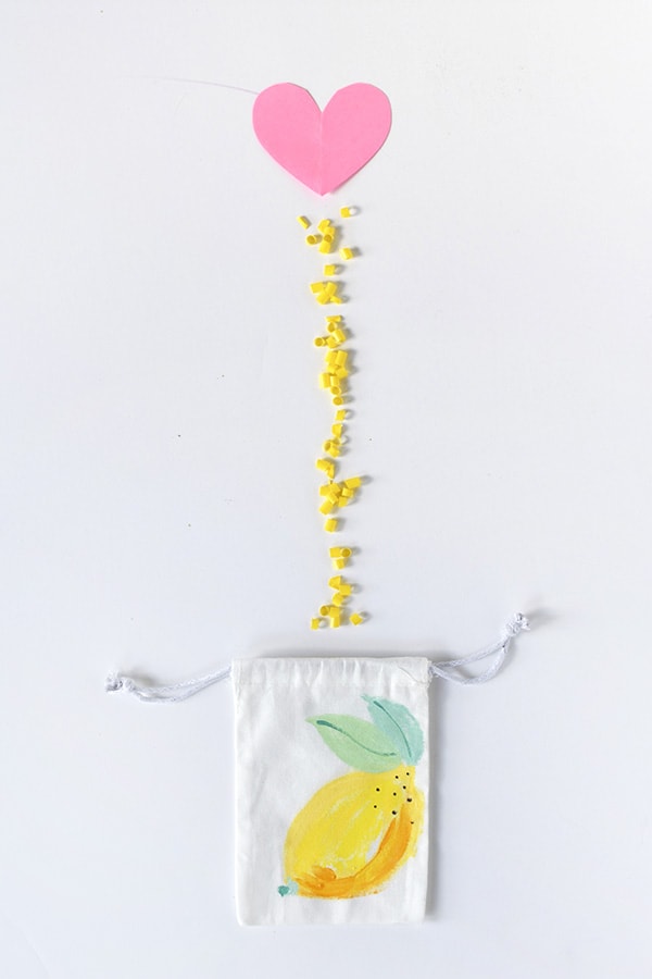 Learn how to paint simple DIY Painted Lemon Bags! They are great to give as gift bags, teacher gifts or just told tasty treats. Perfect for summer fun. Delineate Your Dwelling #paintlemon #lemonbag #fruitcraft