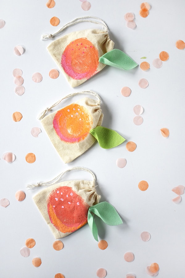 Fruity fun with these Mini Peach Painted Bags, Delineate Your Dwelling