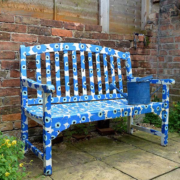 bench-wall-blue