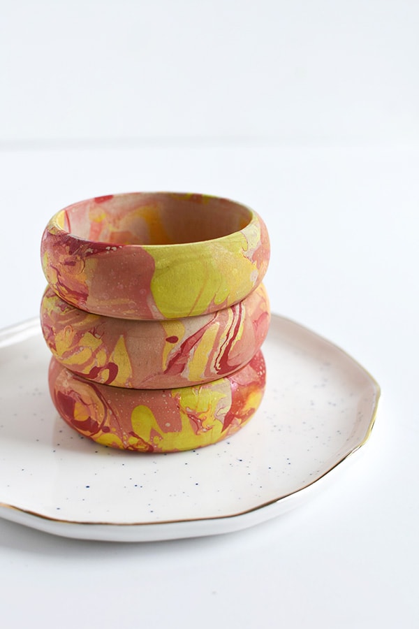 How to create a DIY Colorful Marbled Bangle Bracelet! Delineate Your Dwelling