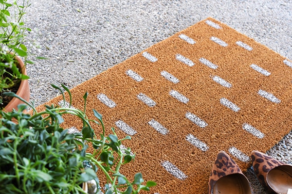 15 minute Painted DIY White Dash Doormat, Delineate Your Dwelling