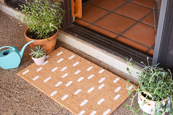 15 minute Painted DIY White Dash Doormat, Delineate Your Dwelling