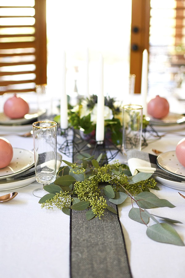 Minimal Thanksgiving Table in subtle black white green and pink! Easy to create yourself. Delineate Your Dwelling