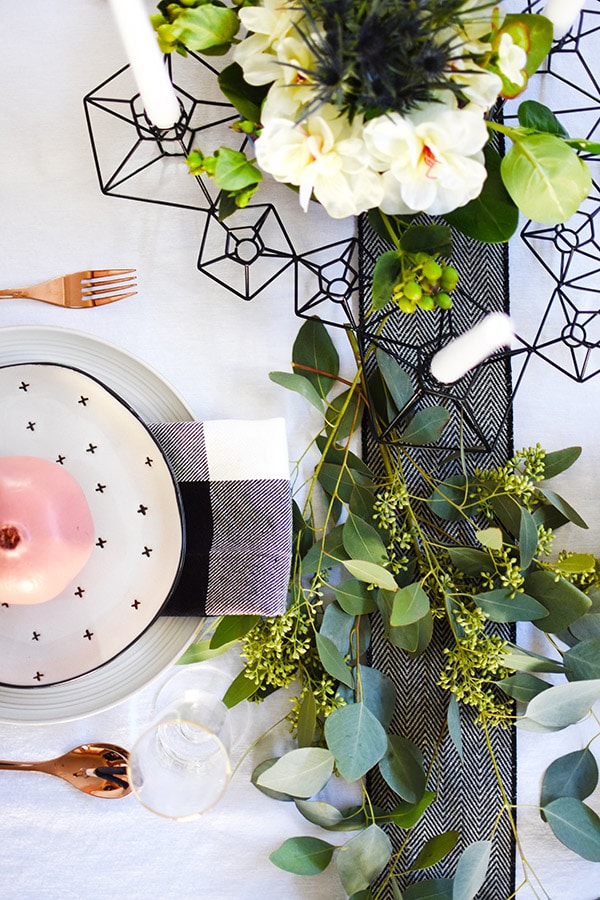 Minimal Thanksgiving Table in subtle black white green and pink! Easy to create yourself. Delineate Your Dwelling