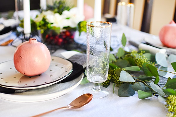 Minimal Thanksgiving Table in subtle black white green and pink! Easy to create yourself. Delineate Your Dwelling