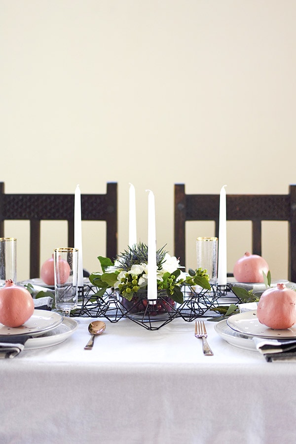 Minimal Thanksgiving Table in subtle black white green and pink! Easy to create yourself. Delineate Your Dwelling