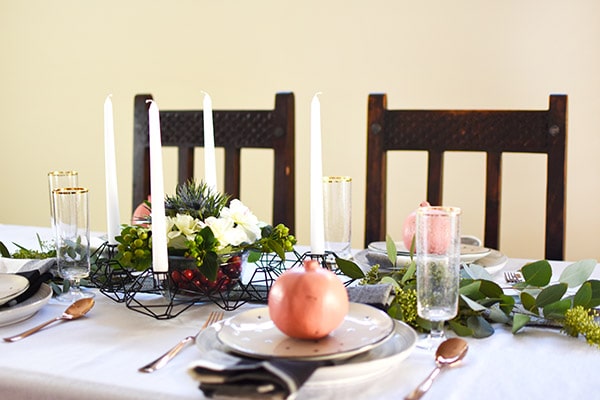 Minimal Thanksgiving Table in subtle black white green and pink! Easy to create yourself. Delineate Your Dwelling