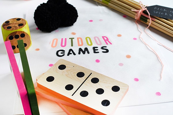 Outdoor Games DIY Bag - The perfect crafty tote to hold all your supplies! Delineate Your Dwelling