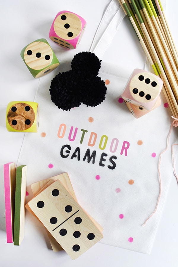 Outdoor Games DIY Bag - The perfect crafty tote to hold all your supplies! Delineate Your Dwelling