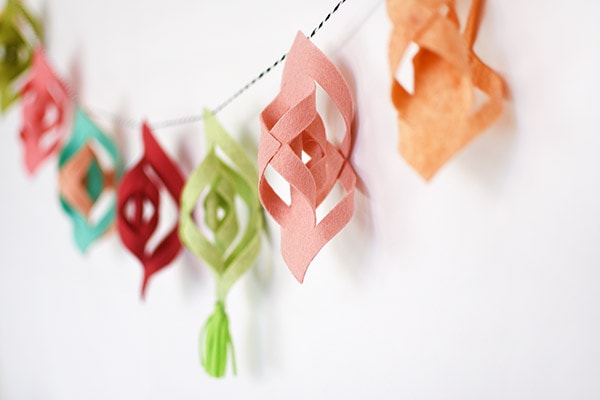 Simple to make DIY Felt Garland, Delineate Your Dwelling