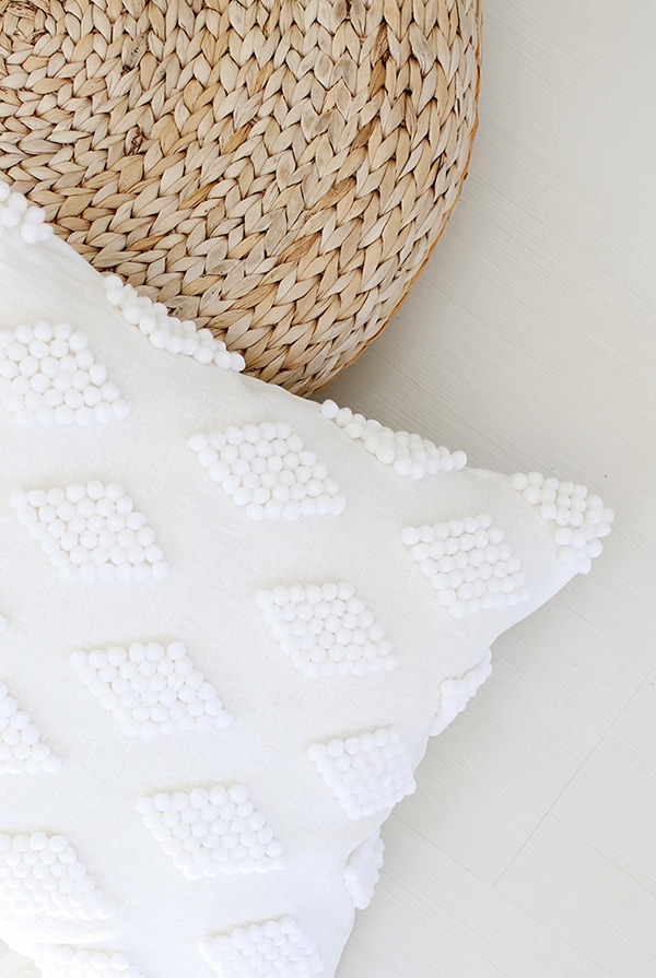 DIY-modern-pom-pillow-@mollymadfis-white