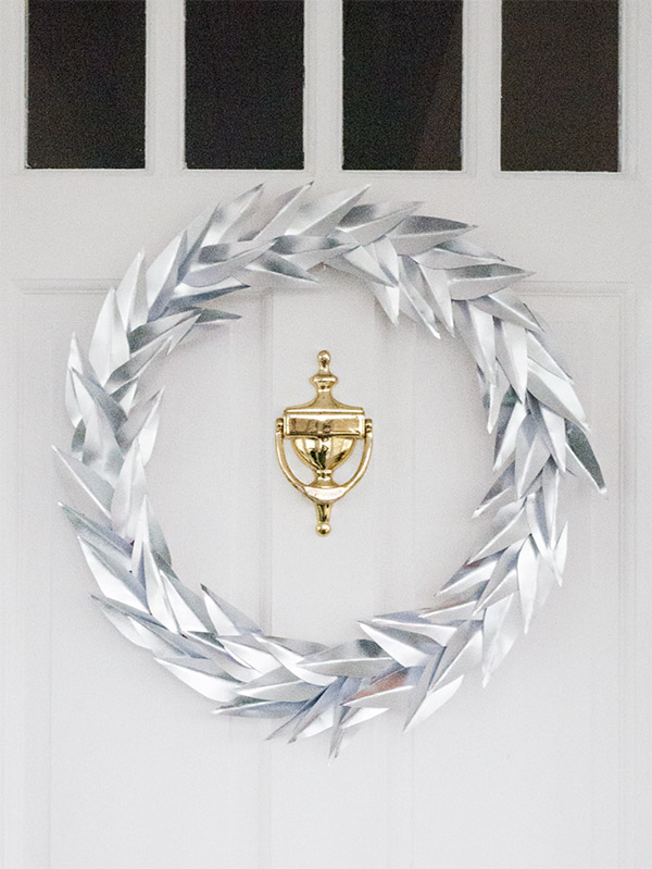 Silver wreath white 