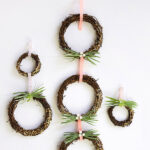 How to DIY Simple Spring Gold Foil Grapevine Wreaths, Delineate Your Dwelling