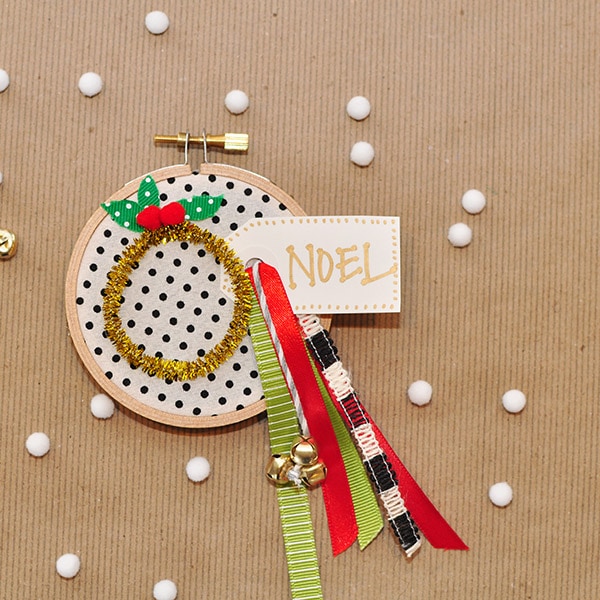 Simple Embroidery Hoop Holiday Ornament