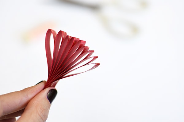 How to create custom Fan Ribbon Ornaments for the Holidays! Delineate Your Dwelling
