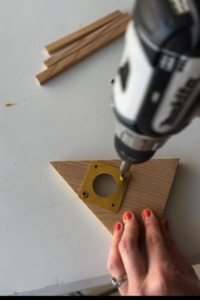 Screw in entry hole plate