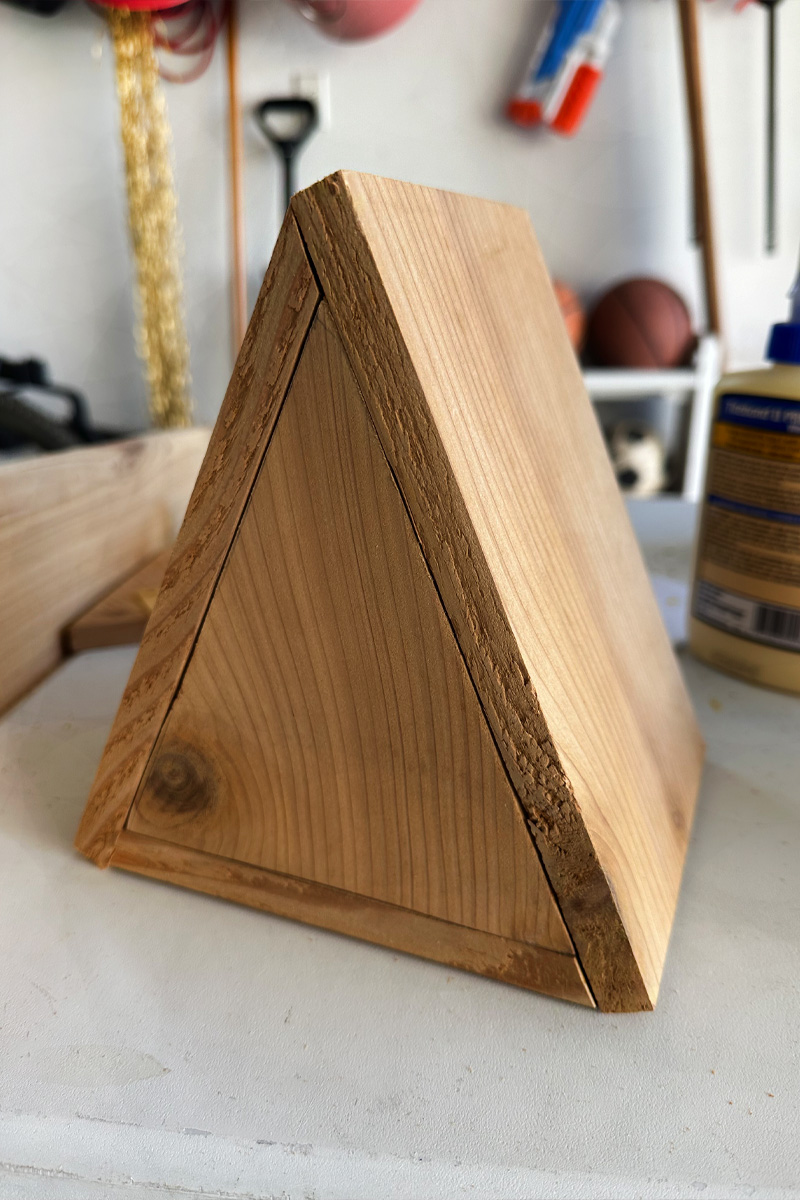 A frame pyramid house