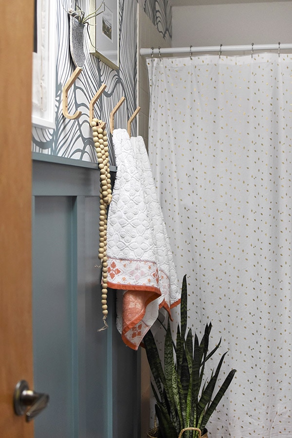 Guest Bathroom White Towels