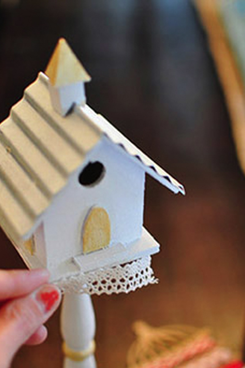 Birdhouse Ribbon Lace details